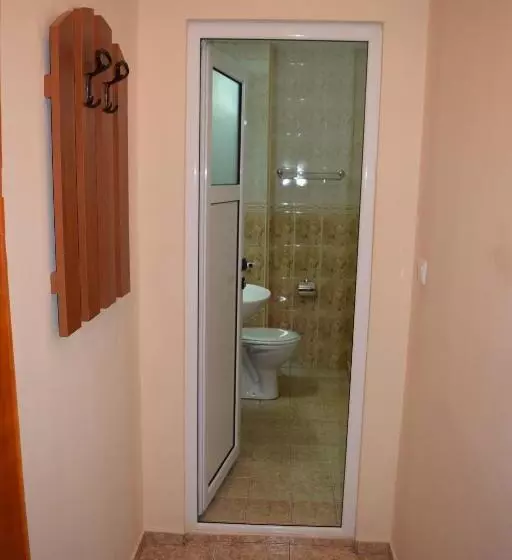 استودیو استاندارد با تخت کینگ, Family Hotel Chris