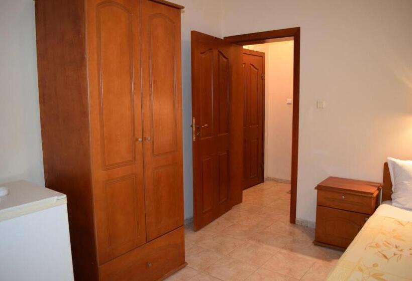 Апартаменты 2 Спальни, Family Hotel Chris