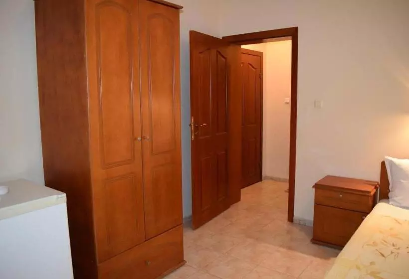 آپارتمان 2 خوابه, Family Hotel Chris