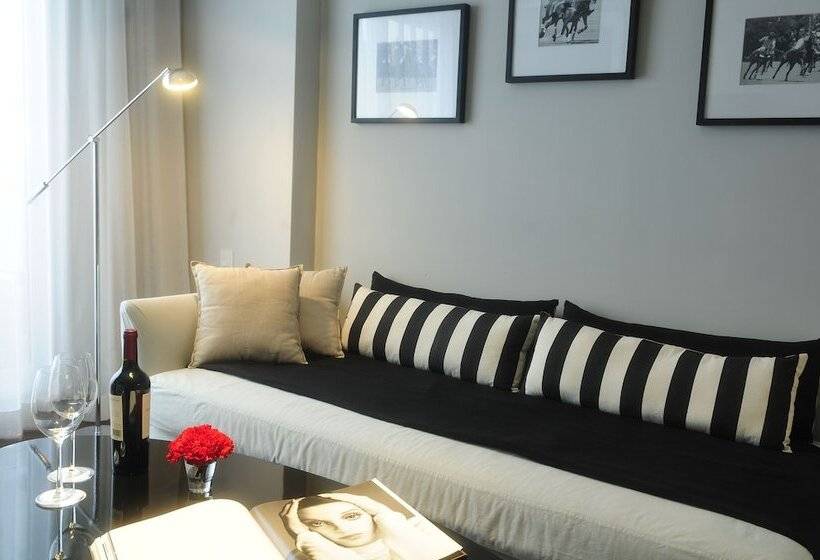 سوییت لوکس, Casasur Recoleta