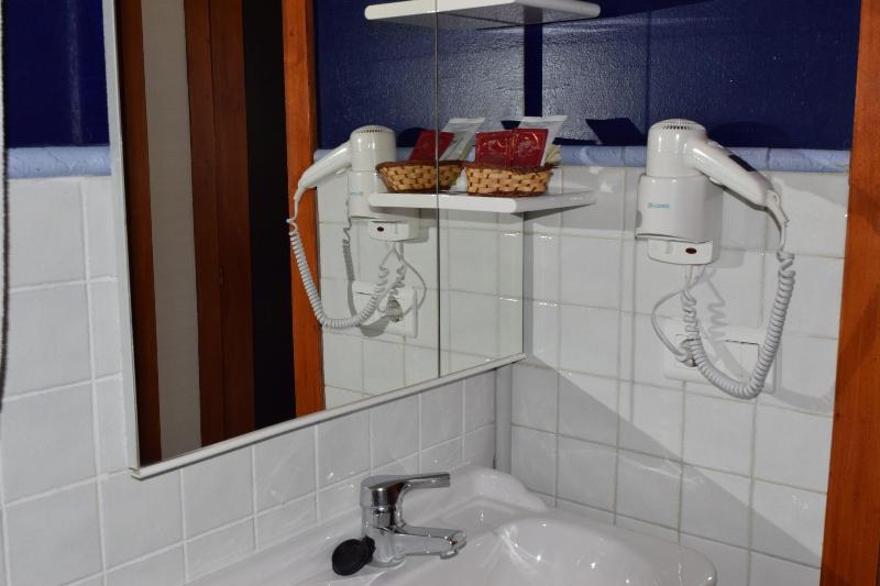 חדר סטנדרט יחיד, Entrecercas