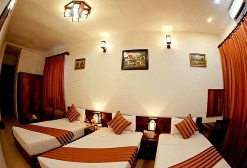 اتاق خانوادگی, Hanoi Street