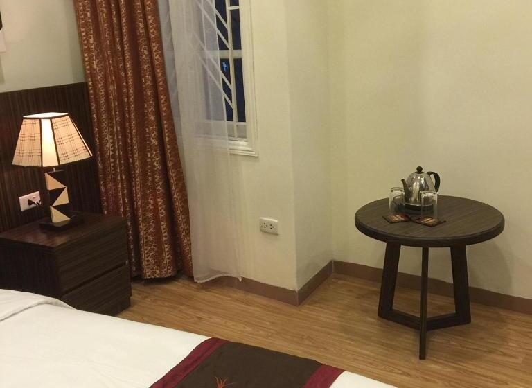 اتاق لوکس با تخت بزرگ, Hanoi Street