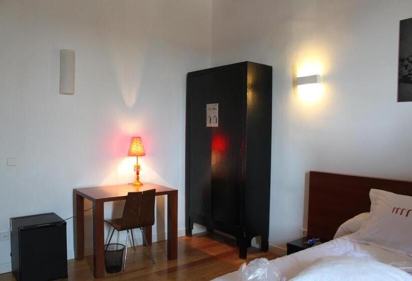 Quarto Triplo Estandar, Hospederia De Alesves
