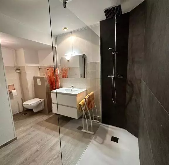 اتاق استاندارد سه نفره, Le Luxembourg