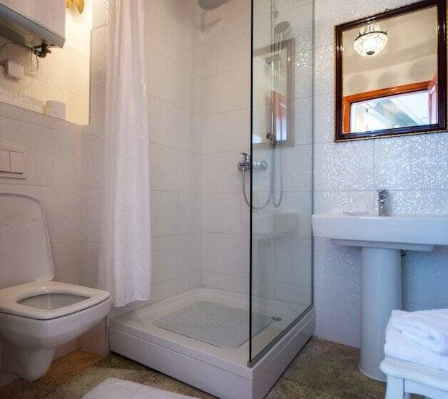 اتاق لوکس, Michele