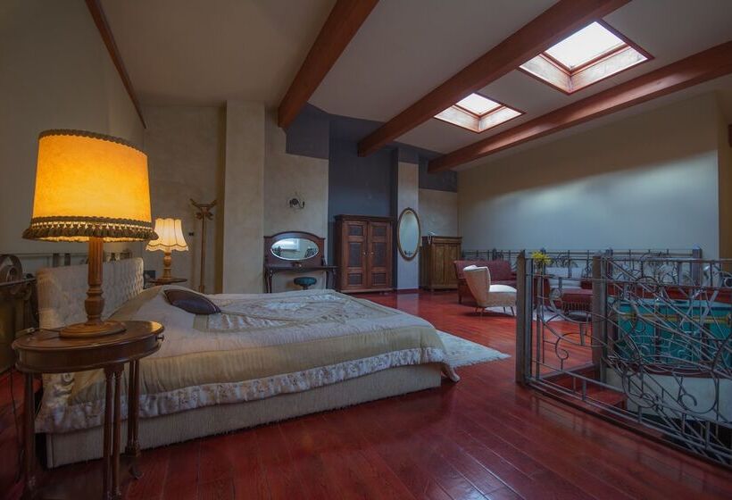 اتاق لوکس, Michele