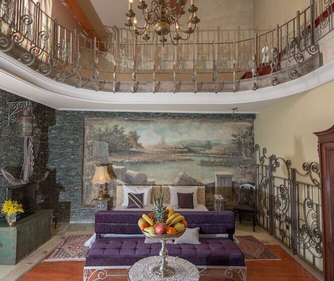 اتاق لوکس, Michele