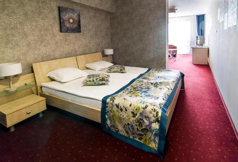 스탠다드 스튜디오, Plaza