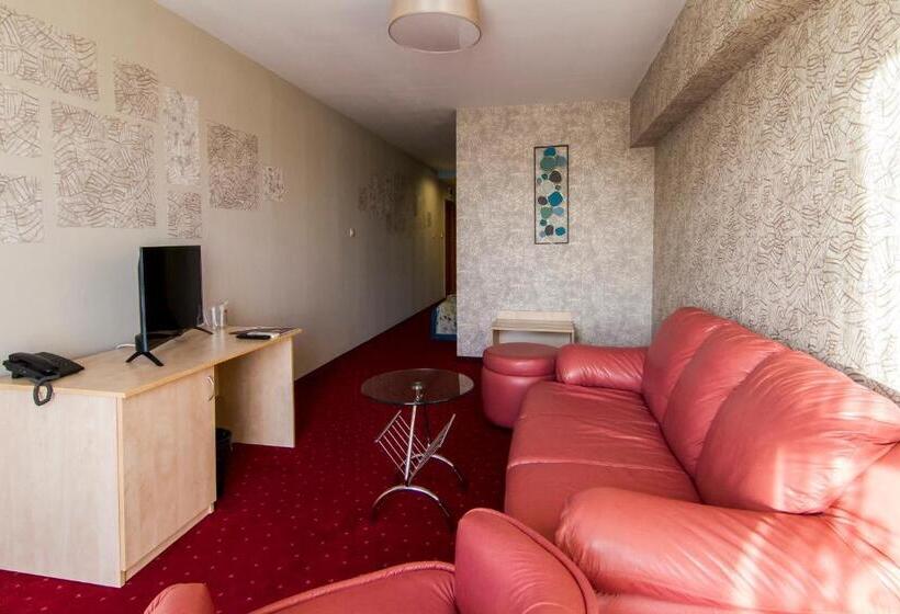 스탠다드 스튜디오, Plaza