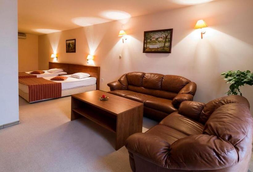 스탠다드 스튜디오, Plaza