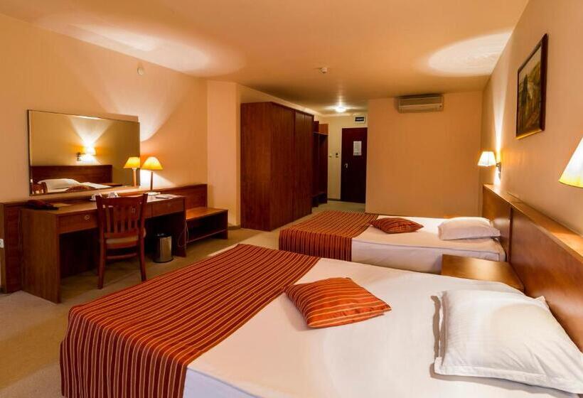 스탠다드 스튜디오, Plaza