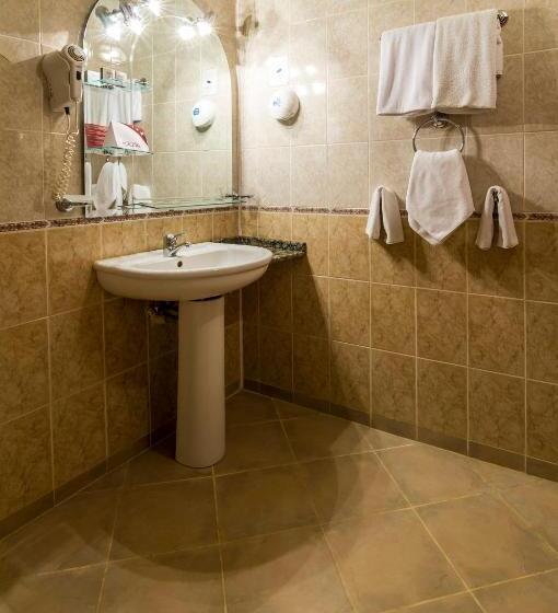 이코노미 룸, Plaza