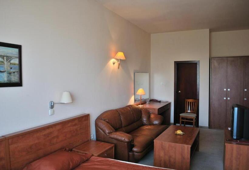 스탠다드 발코니 스튜디오, Plaza