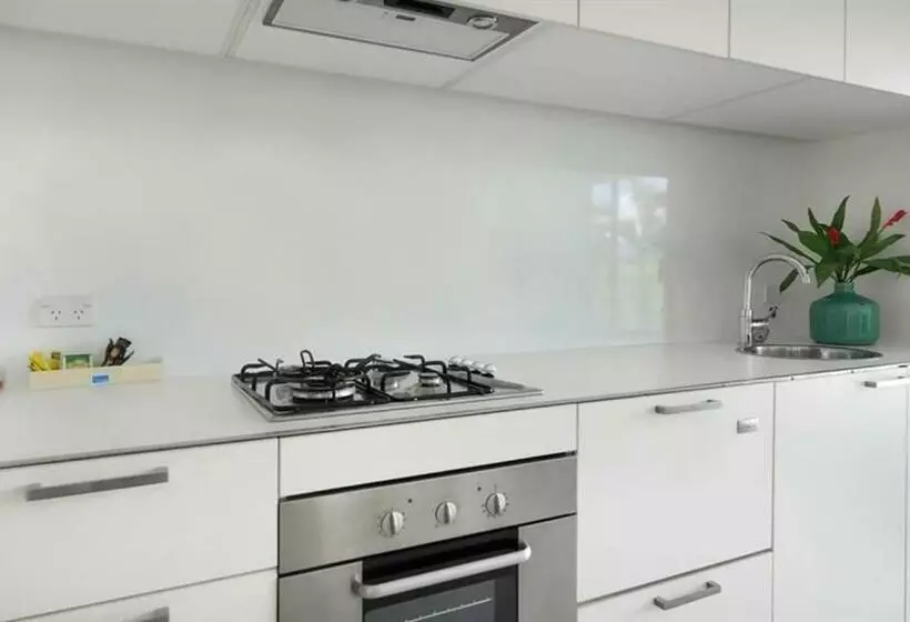 3 Bedroom Apartment Pool View, Pool Resort Port Douglas