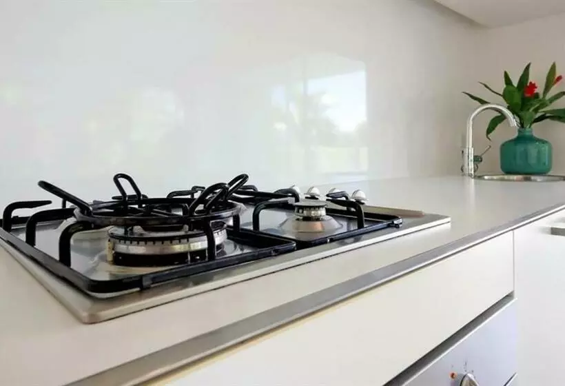 3 Bedroom Apartment Pool View, Pool Resort Port Douglas