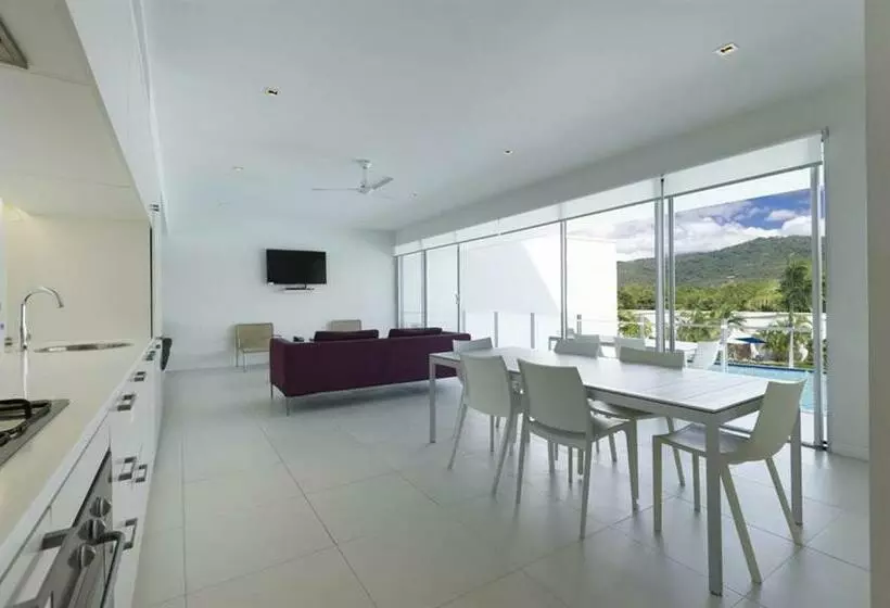 3 Bedroom Apartment Pool View, Pool Resort Port Douglas