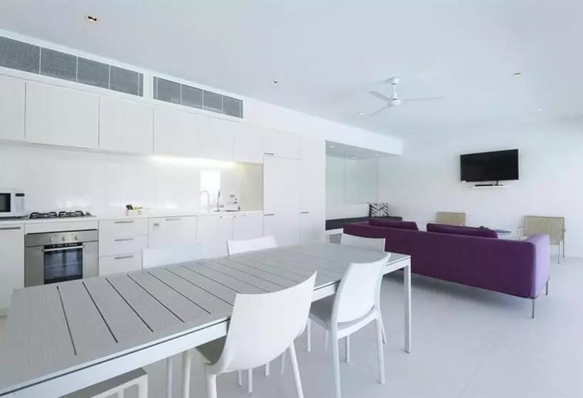 3 Bedroom Apartment Pool View, Pool Resort Port Douglas