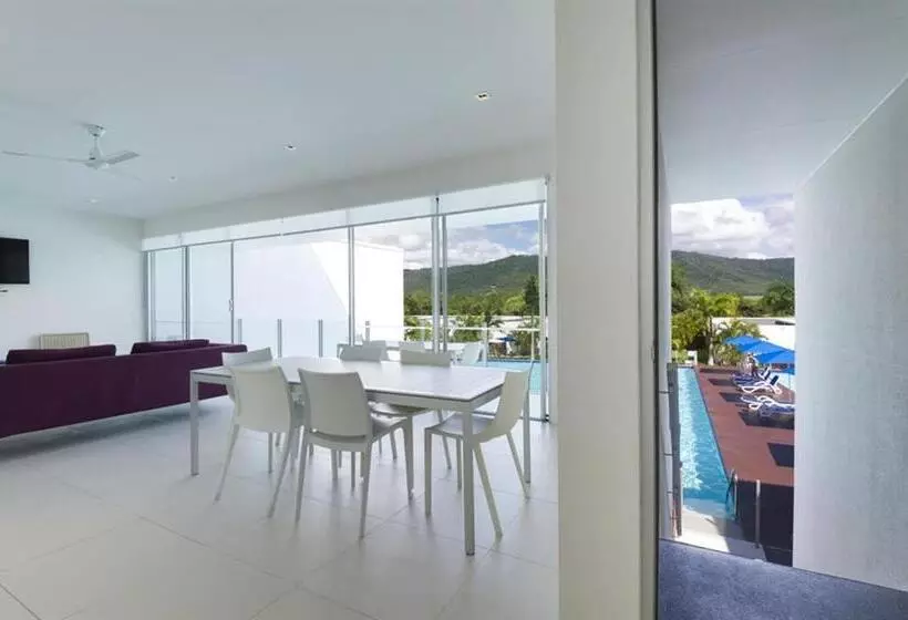 3 Bedroom Apartment Pool View, Pool Resort Port Douglas