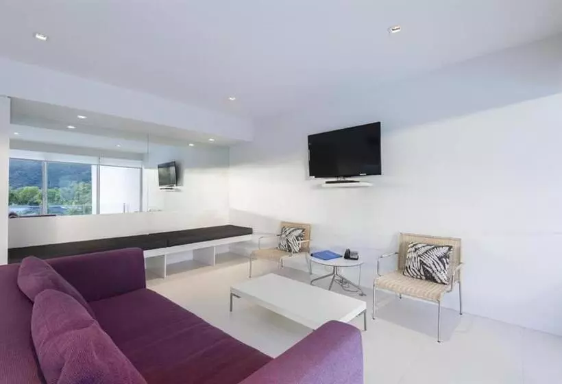 3 Bedroom Apartment Pool View, Pool Resort Port Douglas