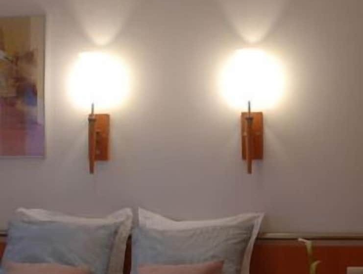 Номер Стандарт, South Charleroi Airport