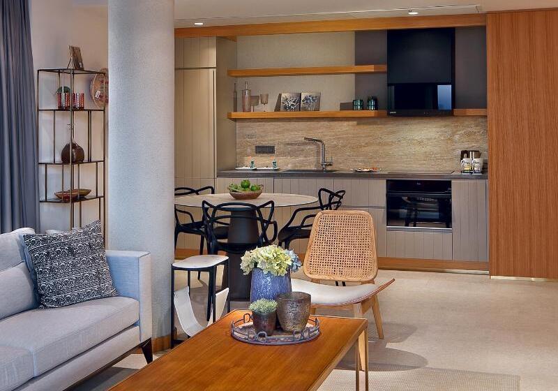 Номер Стандарт, St James