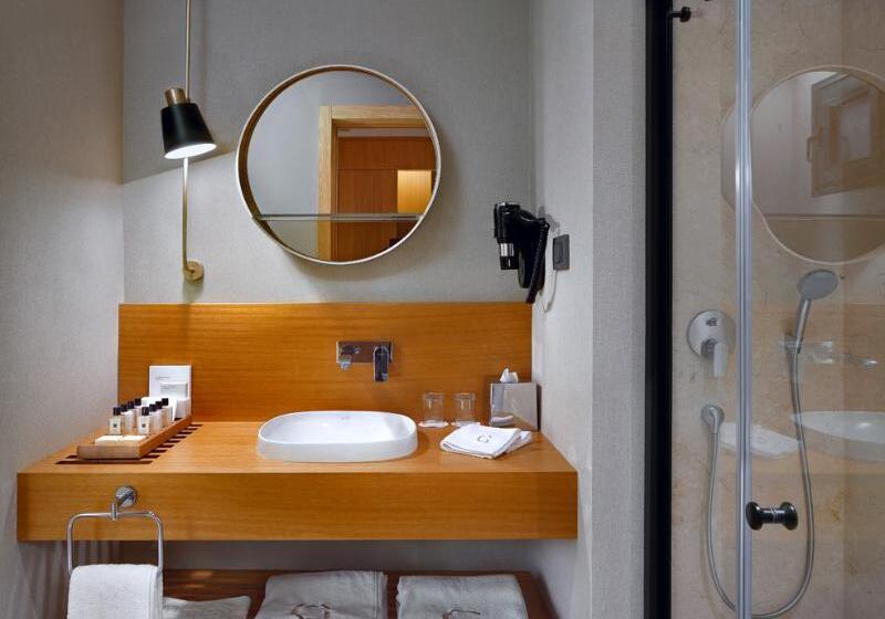 Номер Стандарт, St James