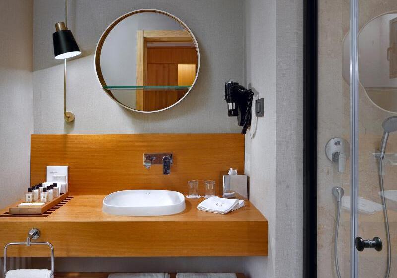 Номер Стандарт, St James