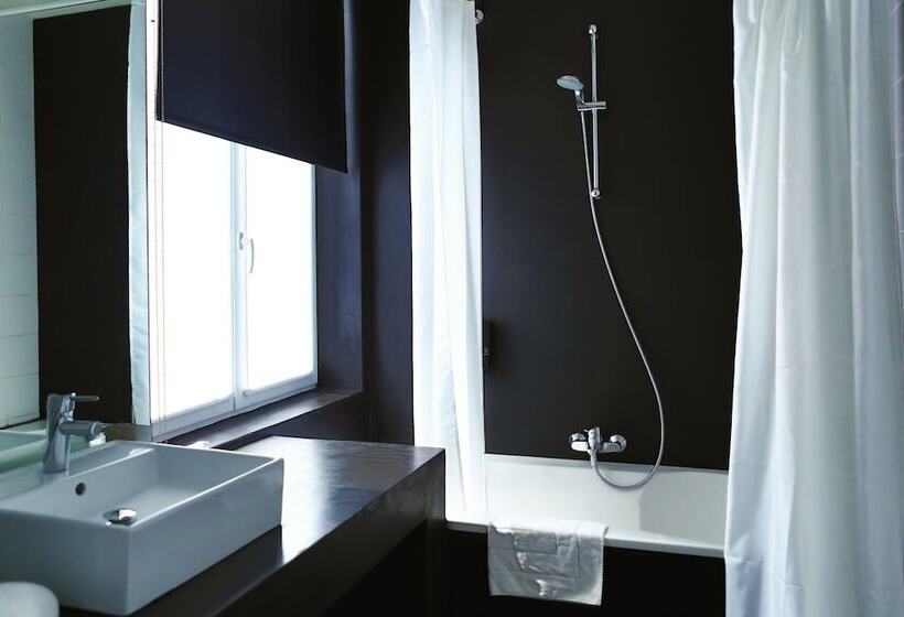 Номер Стандарт, St James