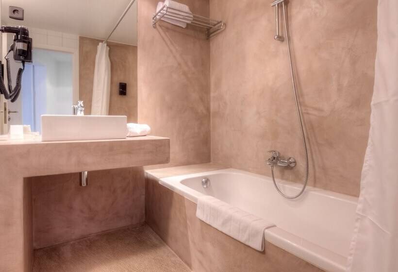 Номер Стандарт, St James