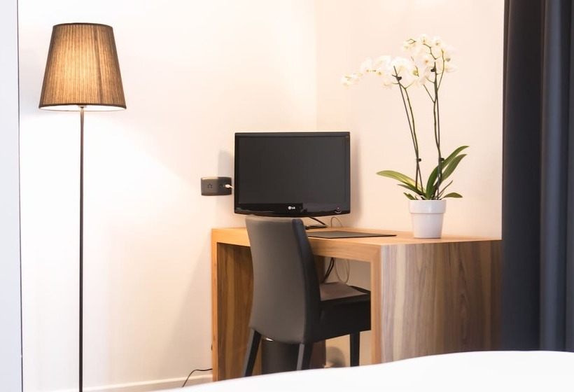 Номер Стандарт, St James