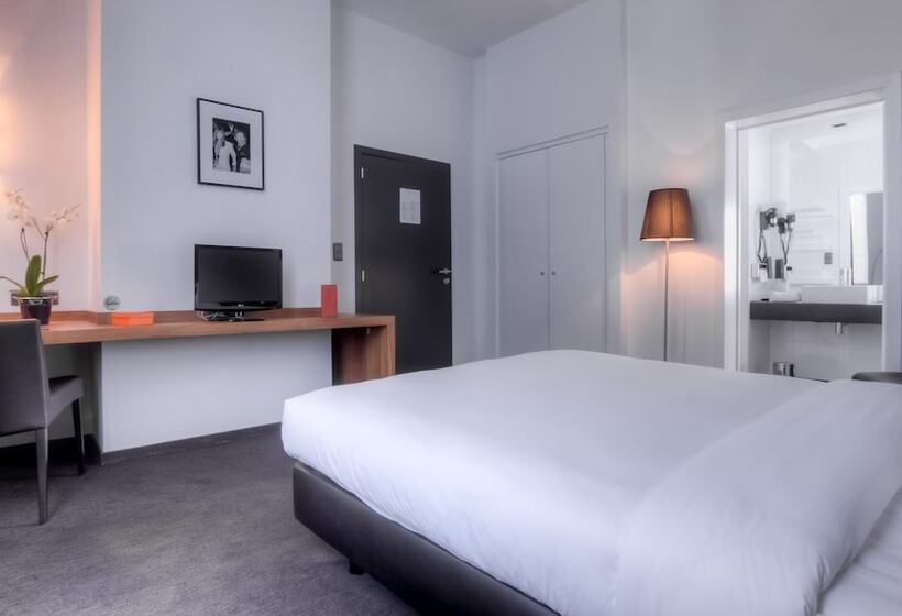 Номер Стандарт, St James