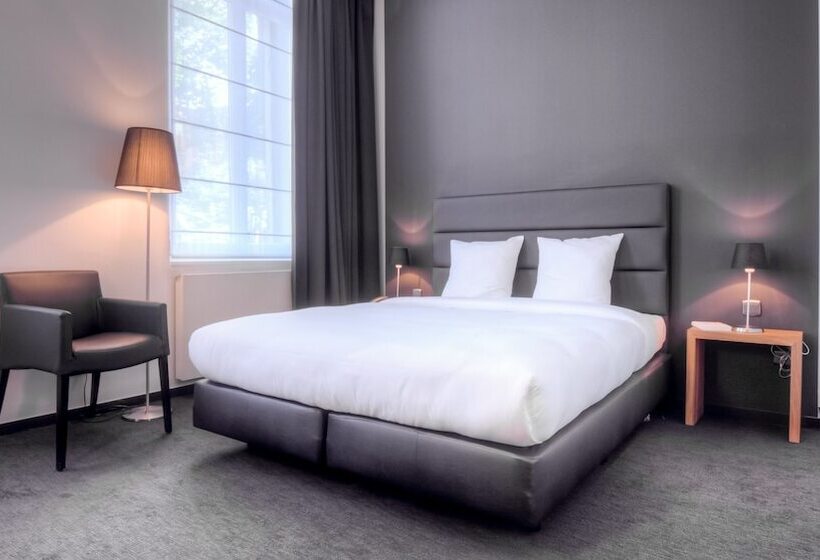 Номер Стандарт, St James