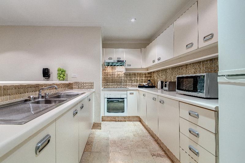 استودیوی لوکس, The York By Swissbel