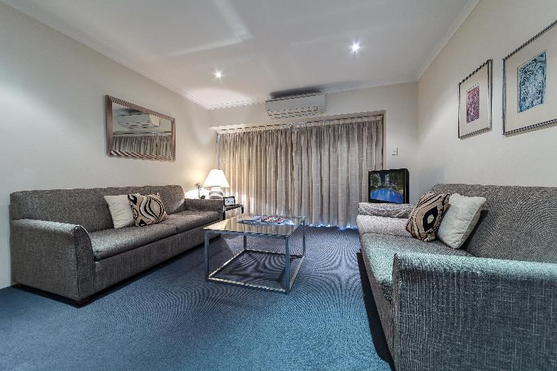 استودیوی لوکس, The York By Swissbel