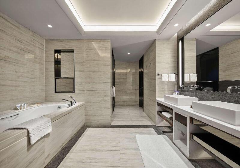 استودیوی استاندارد, The York By Swissbel