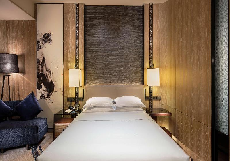 استودیوی استاندارد, The York By Swissbel