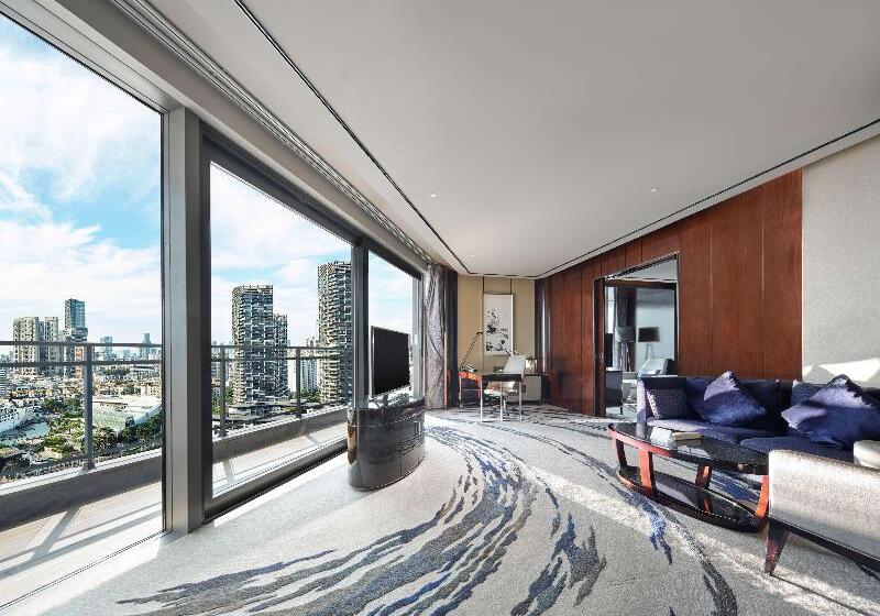 استودیوی استاندارد, The York By Swissbel