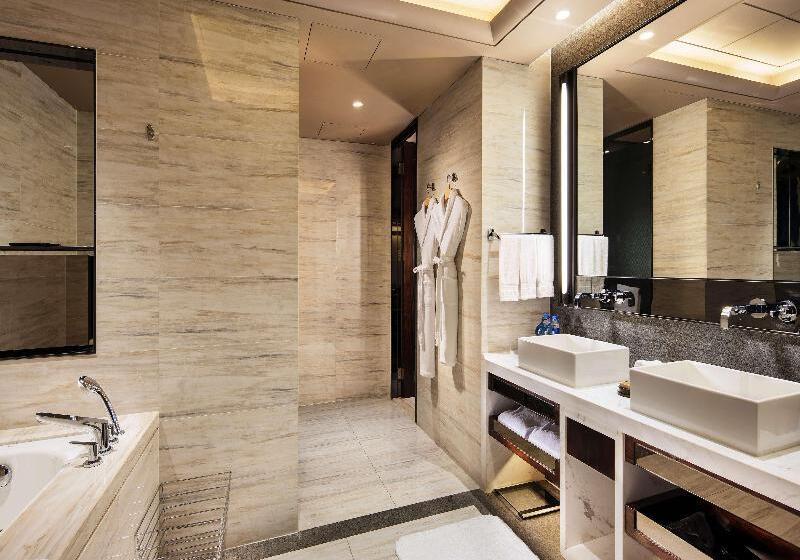 استودیوی استاندارد, The York By Swissbel