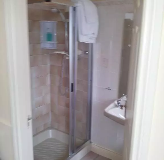 Perhehuone, Tir Na Nog B&b