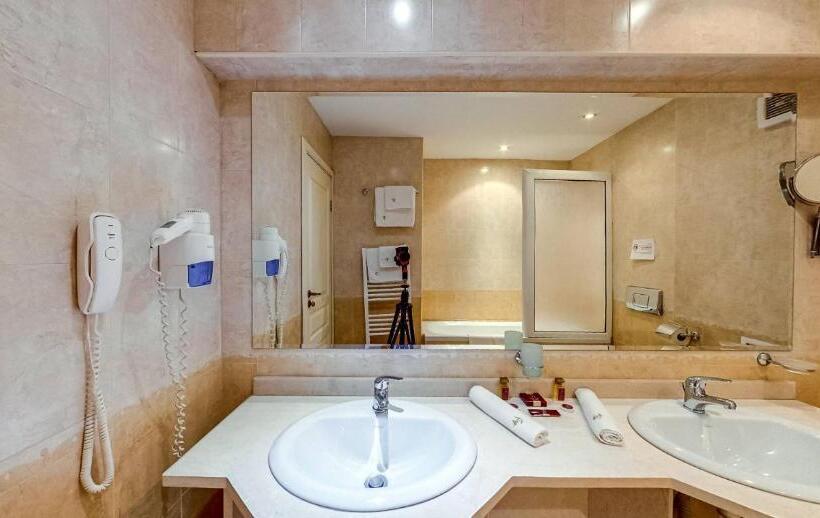 חדר דלוקס, Troyan Plaza