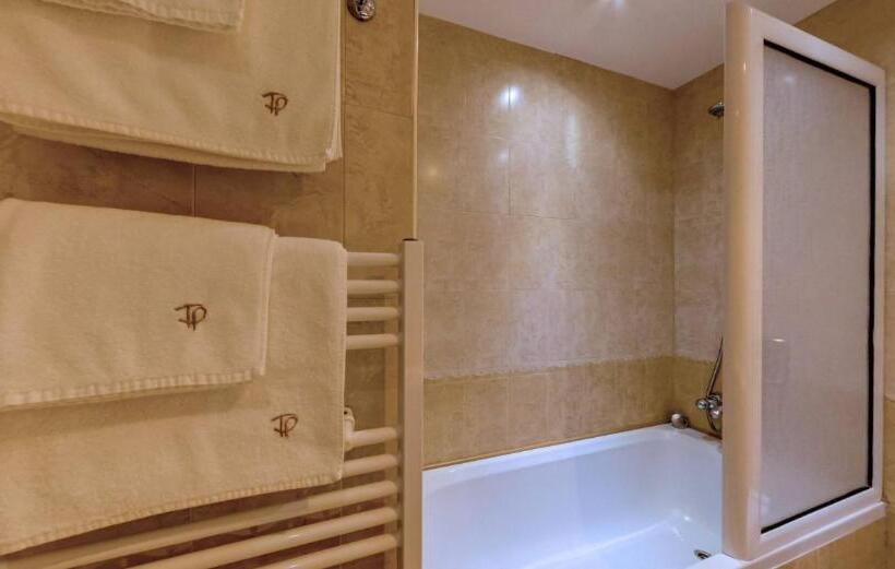 סוויטה, Troyan Plaza