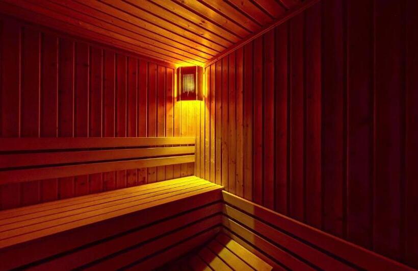 חדר דופלקס, Troyan Plaza