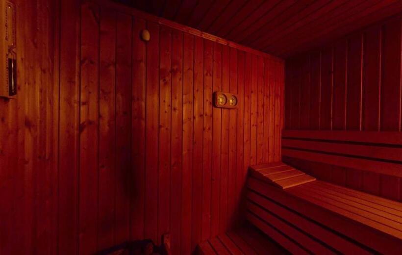 חדר דופלקס, Troyan Plaza