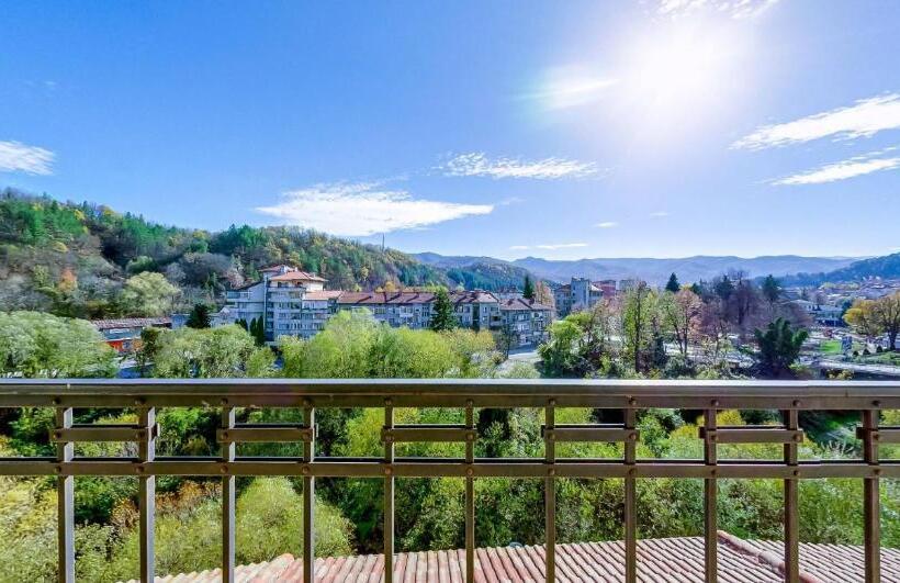 חדר דופלקס, Troyan Plaza