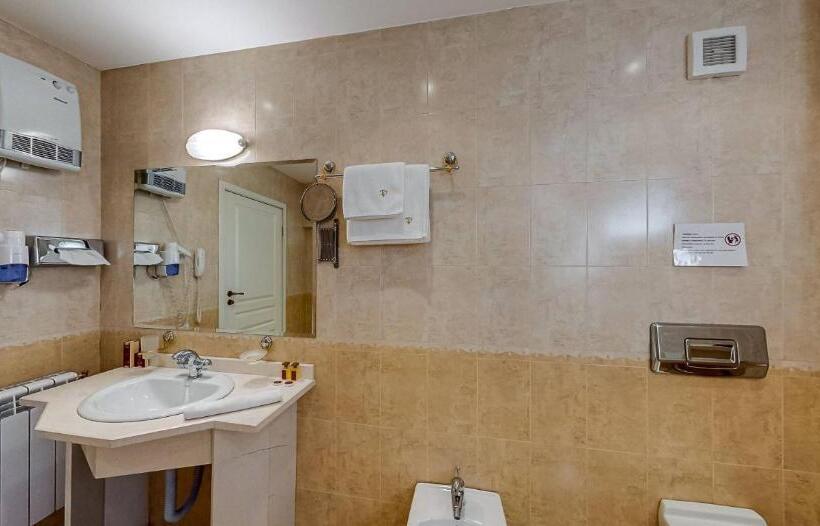 חדר דופלקס, Troyan Plaza