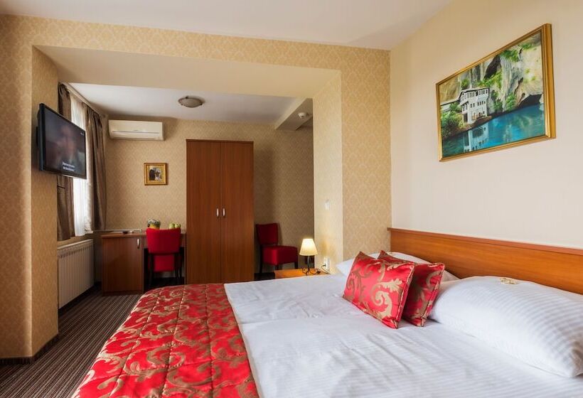 اتاق خانوادگی, Villa Harmony