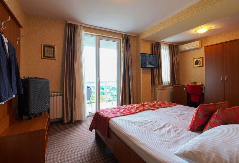 اتاق خانوادگی, Villa Harmony