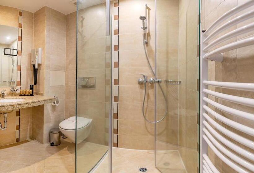 شقة غرفة واحدة, Murite Park