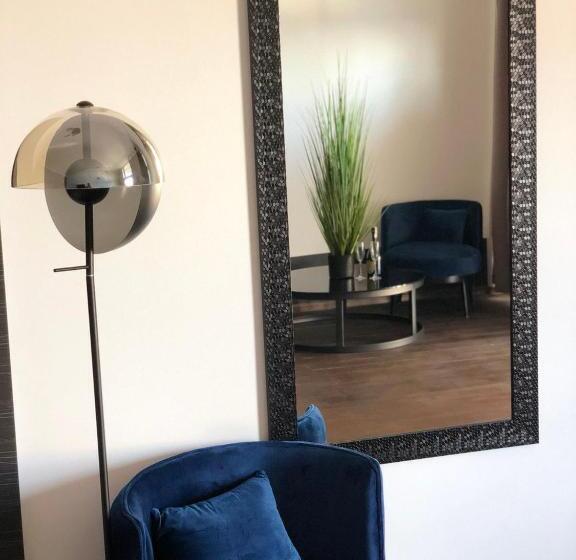 سوییت با چشمانداز دریا, Club House Arkadia Beach